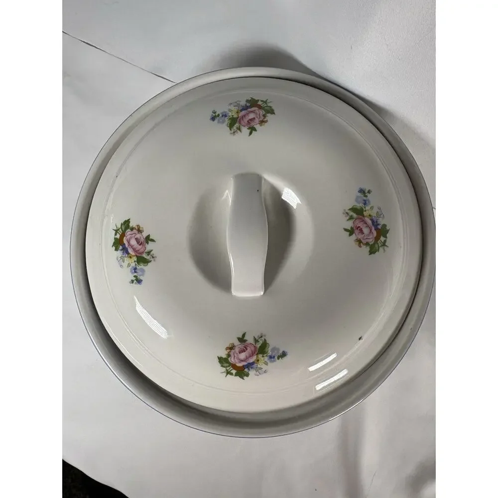 Tabletops Unlimited Victoria White 2 Qt Covered Casserole 9” Floral Blue Trim